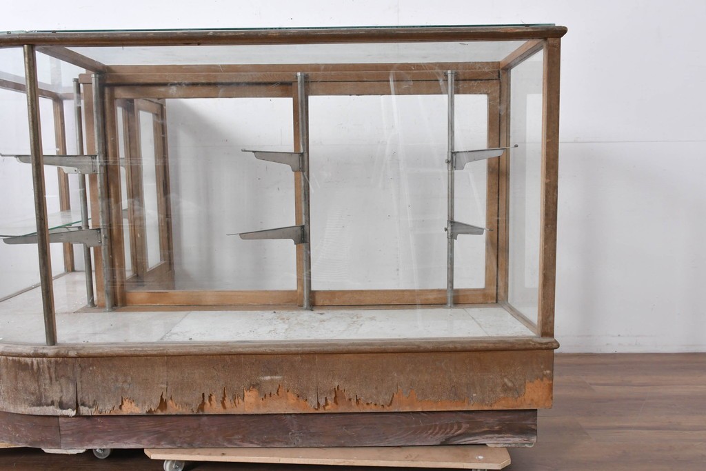 和製ヴィンテージ　伊藤製作所　曲げガラス　レトロな木製フレームの引き出し付きL型ガラスショーケース　(R-087782)