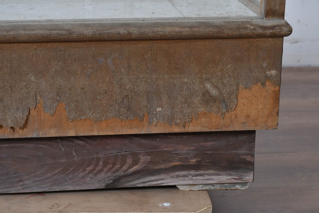 和製ヴィンテージ　伊藤製作所　曲げガラス　レトロな木製フレームの引き出し付きL型ガラスショーケース　(R-087782)