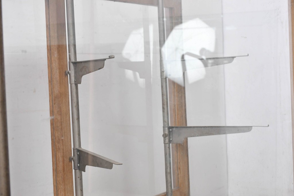 和製ヴィンテージ　伊藤製作所　曲げガラス　レトロな木製フレームの引き出し付きL型ガラスショーケース　(R-087782)