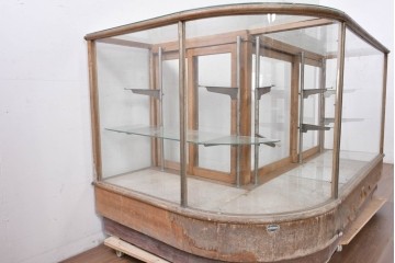 和製ヴィンテージ　伊藤製作所　曲げガラス　レトロな木製フレームの引き出し付きL型ガラスショーケース　(R-087782)