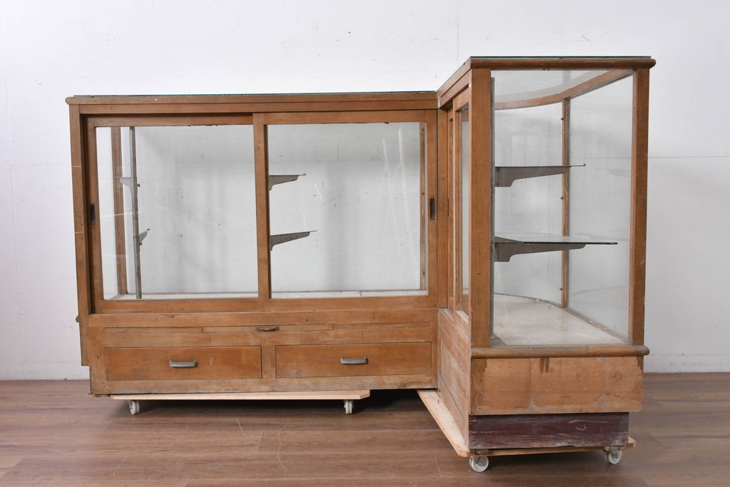 和製ヴィンテージ　伊藤製作所　曲げガラス　レトロな木製フレームの引き出し付きL型ガラスショーケース　(R-087782)