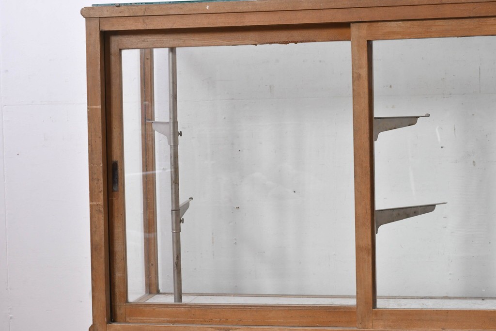 和製ヴィンテージ　伊藤製作所　曲げガラス　レトロな木製フレームの引き出し付きL型ガラスショーケース　(R-087782)