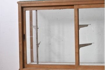 和製ヴィンテージ　伊藤製作所　曲げガラス　レトロな木製フレームの引き出し付きL型ガラスショーケース　(R-087782)