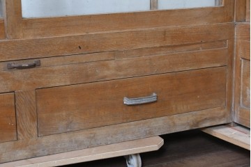 和製ヴィンテージ　伊藤製作所　曲げガラス　レトロな木製フレームの引き出し付きL型ガラスショーケース　(R-087782)