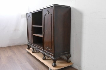 イギリスアンティーク　ウォールナット材　ボール・アンド・クロウの猫脚と彫刻装飾が優美なサイドボード　(R-087784)