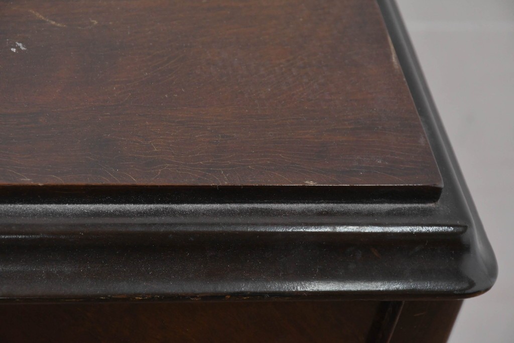 イギリスアンティーク　ウォールナット材　ボール・アンド・クロウの猫脚と彫刻装飾が優美なサイドボード　(R-087784)