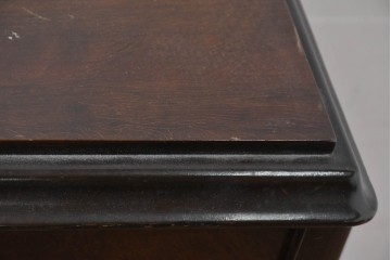 イギリスアンティーク　ウォールナット材　ボール・アンド・クロウの猫脚と彫刻装飾が優美なサイドボード　(R-087784)