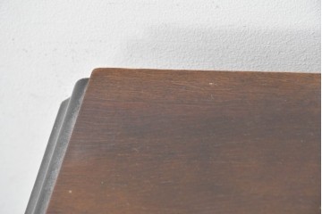 イギリスアンティーク　ウォールナット材　ボール・アンド・クロウの猫脚と彫刻装飾が優美なサイドボード　(R-087784)