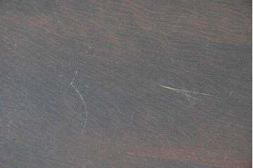 イギリスアンティーク　ウォールナット材　ボール・アンド・クロウの猫脚と彫刻装飾が優美なサイドボード　(R-087784)