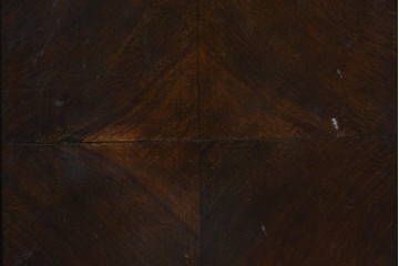 イギリスアンティーク　ウォールナット材　ボール・アンド・クロウの猫脚と彫刻装飾が優美なサイドボード　(R-087784)