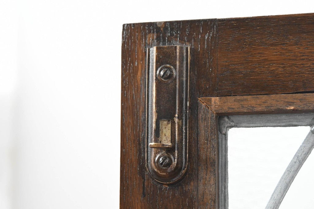 イギリスヴィンテージ　Bevan Funnell(べヴァン ファンネル)　Reprodux(リプロダックス)シリーズ　オーク材　アーチ型のステンドグラスや彫刻装飾が魅力のアンティーク調キャビネット　(R-087785)