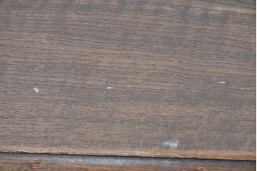 イギリスヴィンテージ　Bevan Funnell(べヴァン ファンネル)　Reprodux(リプロダックス)シリーズ　オーク材　アーチ型のステンドグラスや彫刻装飾が魅力のアンティーク調キャビネット　(R-087785)