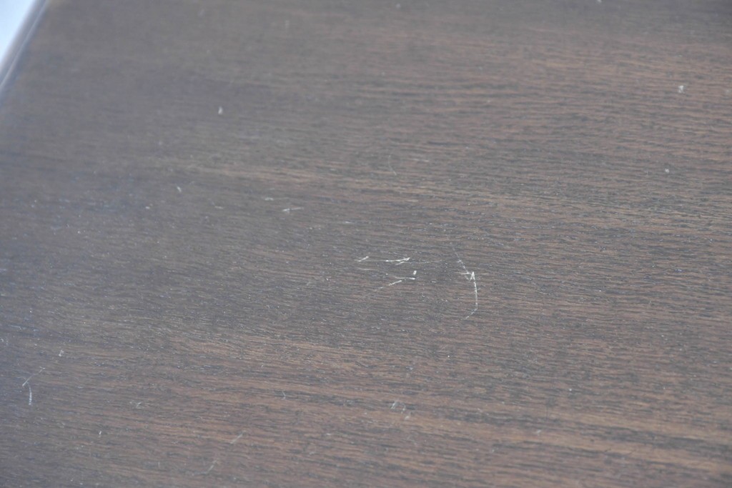 イギリスヴィンテージ　Bevan Funnell(べヴァン ファンネル)　Reprodux(リプロダックス)シリーズ　オーク材　アーチ型のステンドグラスや彫刻装飾が魅力のアンティーク調キャビネット　(R-087785)