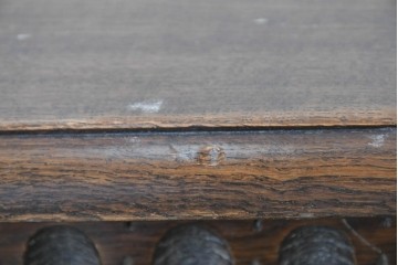 イギリスヴィンテージ　Bevan Funnell(べヴァン ファンネル)　Reprodux(リプロダックス)シリーズ　オーク材　アーチ型のステンドグラスや彫刻装飾が魅力のアンティーク調キャビネット　(R-087785)