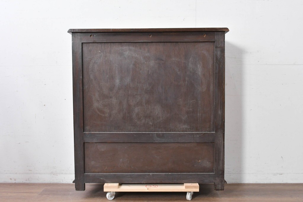 イギリスヴィンテージ　Bevan Funnell(べヴァン ファンネル)　Reprodux(リプロダックス)シリーズ　オーク材　アーチ型のステンドグラスや彫刻装飾が魅力のアンティーク調キャビネット　(R-087785)