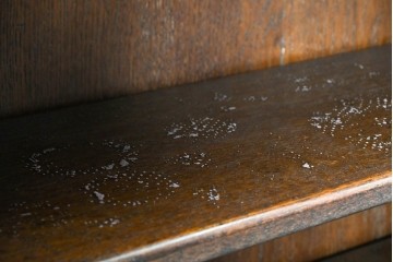 イギリスアンティーク　Jaycee Furniture(ジェイシーファニチャー)　オーク材　ガラス扉に幾何学的な意匠が施されたキャビネット　(R-087786)