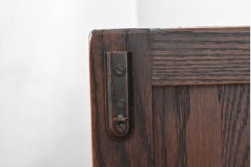 イギリスアンティーク　Jaycee Furniture(ジェイシーファニチャー)　オーク材　ガラス扉に幾何学的な意匠が施されたキャビネット　(R-087786)