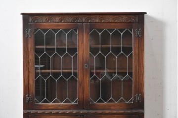 イギリスアンティーク　Jaycee Furniture(ジェイシーファニチャー)　オーク材　ガラス扉に幾何学的な意匠が施されたキャビネット　(R-087786)