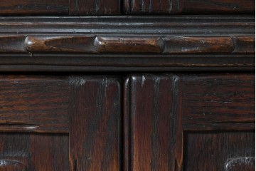 イギリスアンティーク　Jaycee Furniture(ジェイシーファニチャー)　オーク材　ガラス扉に幾何学的な意匠が施されたキャビネット　(R-087786)