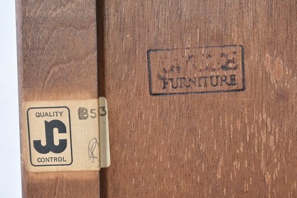 イギリスアンティーク　Jaycee Furniture(ジェイシーファニチャー)　オーク材　ガラス扉に幾何学的な意匠が施されたキャビネット　(R-087786)