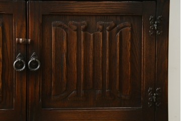 イギリスアンティーク　Jaycee Furniture(ジェイシーファニチャー)　オーク材　ガラス扉に幾何学的な意匠が施されたキャビネット　(R-087786)