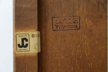 イギリスアンティーク　Jaycee Furniture(ジェイシーファニチャー)　オーク材　ガラス扉に幾何学的な意匠が施されたキャビネット　(R-087786)