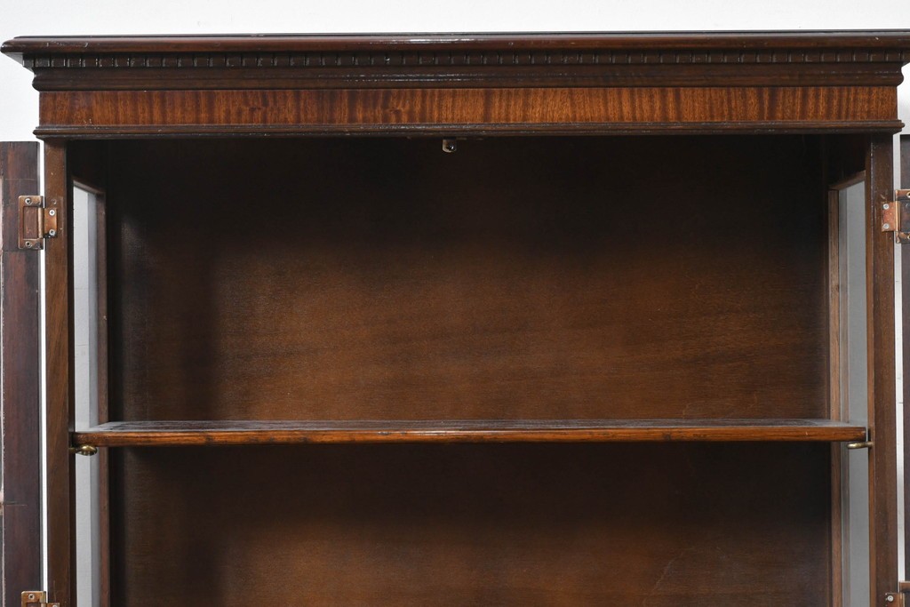 イギリスアンティーク　マホガニー材　幾何学模様のガラス扉が目を引く上品なブックケース　(R-087787)