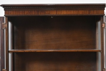 イギリスアンティーク　マホガニー材　幾何学模様のガラス扉が目を引く上品なブックケース　(R-087787)