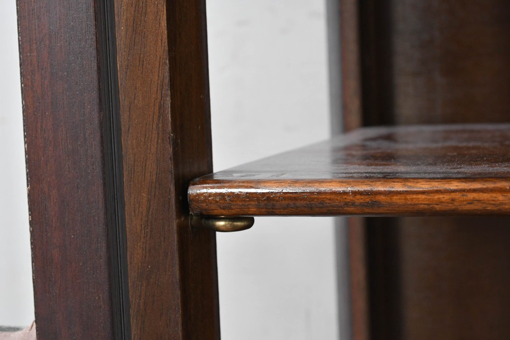 イギリスアンティーク　マホガニー材　幾何学模様のガラス扉が目を引く上品なブックケース　(R-087787)