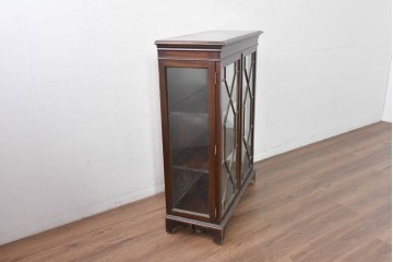 イギリスアンティーク　マホガニー材　幾何学模様のガラス扉が目を引く上品なブックケース　(R-087787)