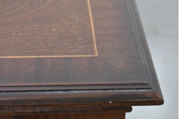 イギリスアンティーク　マホガニー材　幾何学模様のガラス扉が目を引く上品なブックケース　(R-087787)