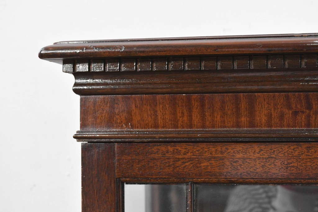 イギリスアンティーク　マホガニー材　幾何学模様のガラス扉が目を引く上品なブックケース　(R-087787)