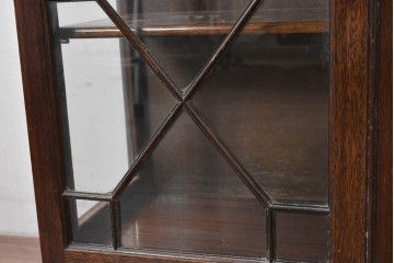 イギリスアンティーク　マホガニー材　幾何学模様のガラス扉が目を引く上品なブックケース　(R-087787)