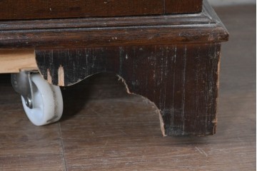 イギリスアンティーク　マホガニー材　幾何学模様のガラス扉が目を引く上品なブックケース　(R-087787)