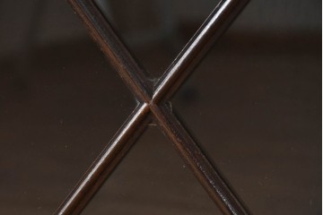イギリスアンティーク　マホガニー材　幾何学模様のガラス扉が目を引く上品なブックケース　(R-087787)
