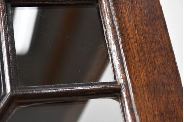 イギリスアンティーク　マホガニー材　幾何学模様のガラス扉が目を引く上品なブックケース　(R-087787)