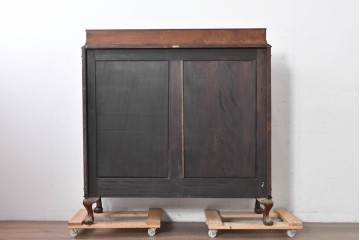 イギリスアンティーク　ROWNTREE'S社　マホガニー材　美しい杢目とアーチ装飾が魅力のガラス扉キャビネット　(R-087788)