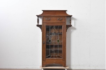 イギリスアンティーク　希少デザイン!!　オーク材　小振りサイズがうれしいステンドグラス入りキャビネット　(R-087789)