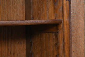 イギリスアンティーク　希少デザイン!!　オーク材　小振りサイズがうれしいステンドグラス入りキャビネット　(R-087789)