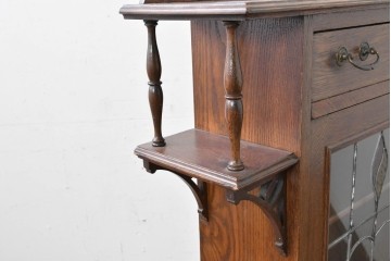 イギリスアンティーク　希少デザイン!!　オーク材　小振りサイズがうれしいステンドグラス入りキャビネット　(R-087789)