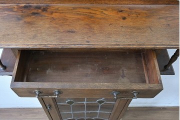 イギリスアンティーク　希少デザイン!!　オーク材　小振りサイズがうれしいステンドグラス入りキャビネット　(R-087789)