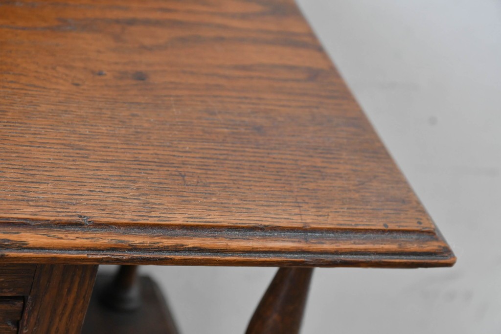 イギリスアンティーク　希少デザイン!!　オーク材　小振りサイズがうれしいステンドグラス入りキャビネット　(R-087789)