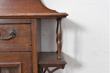 イギリスアンティーク　希少デザイン!!　オーク材　小振りサイズがうれしいステンドグラス入りキャビネット　(R-087789)