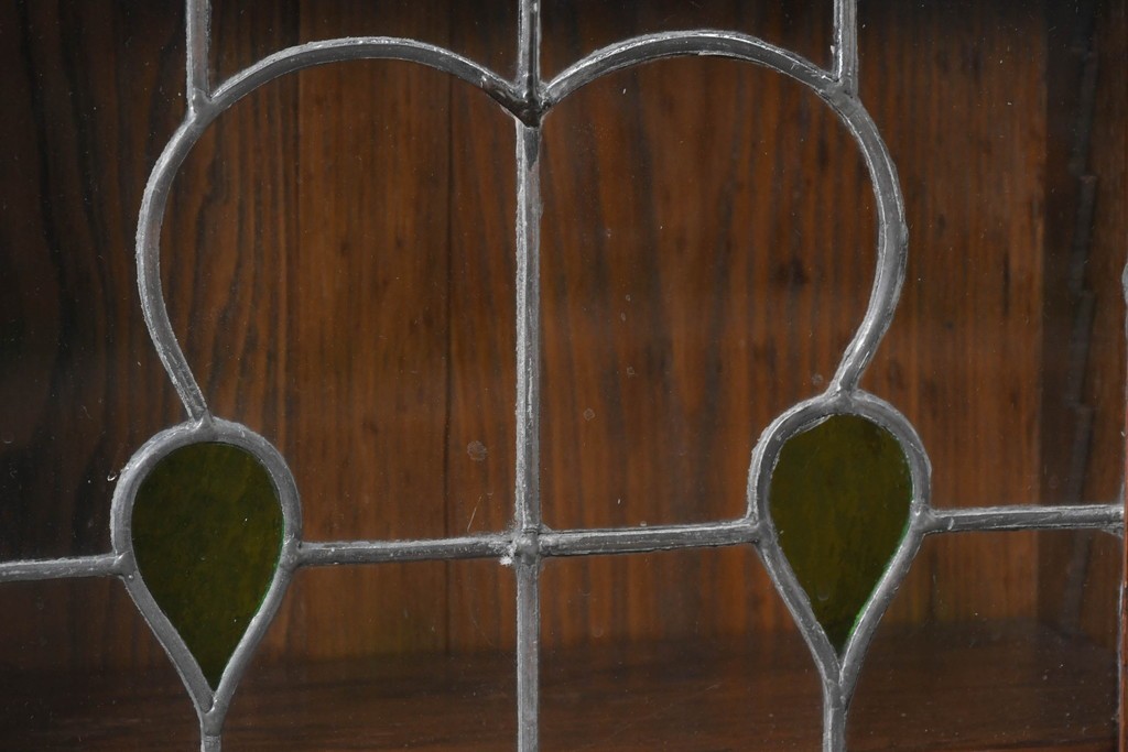 イギリスアンティーク　希少デザイン!!　オーク材　小振りサイズがうれしいステンドグラス入りキャビネット　(R-087789)