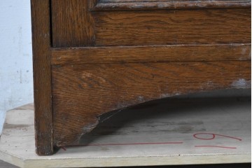 イギリスアンティーク　希少デザイン!!　オーク材　小振りサイズがうれしいステンドグラス入りキャビネット　(R-087789)