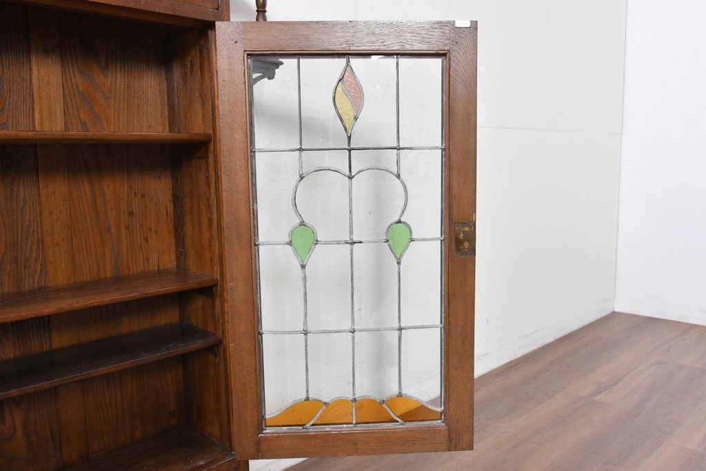 イギリスアンティーク　希少デザイン!!　オーク材　小振りサイズがうれしいステンドグラス入りキャビネット　(R-087789)