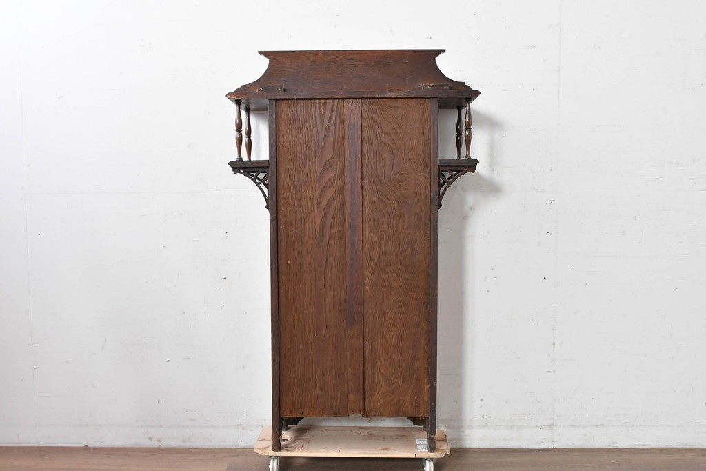 イギリスアンティーク　希少デザイン!!　オーク材　小振りサイズがうれしいステンドグラス入りキャビネット　(R-087789)