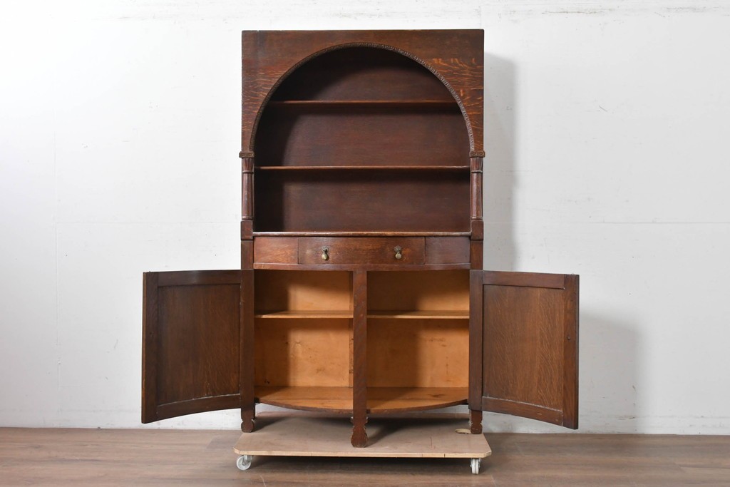 イギリスアンティーク　希少デザイン!!　オーク材　アーチトップ・ボウフロントデザインが魅力のオープンシェルフ　(R-087790)