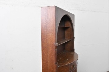 イギリスアンティーク　希少デザイン!!　オーク材　アーチトップ・ボウフロントデザインが魅力のオープンシェルフ　(R-087790)