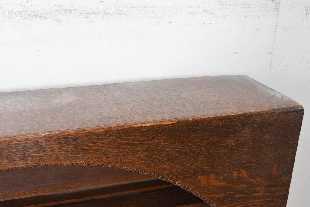 イギリスアンティーク　希少デザイン!!　オーク材　アーチトップ・ボウフロントデザインが魅力のオープンシェルフ　(R-087790)